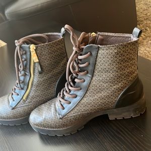 Daisy Fuentes Combat boots